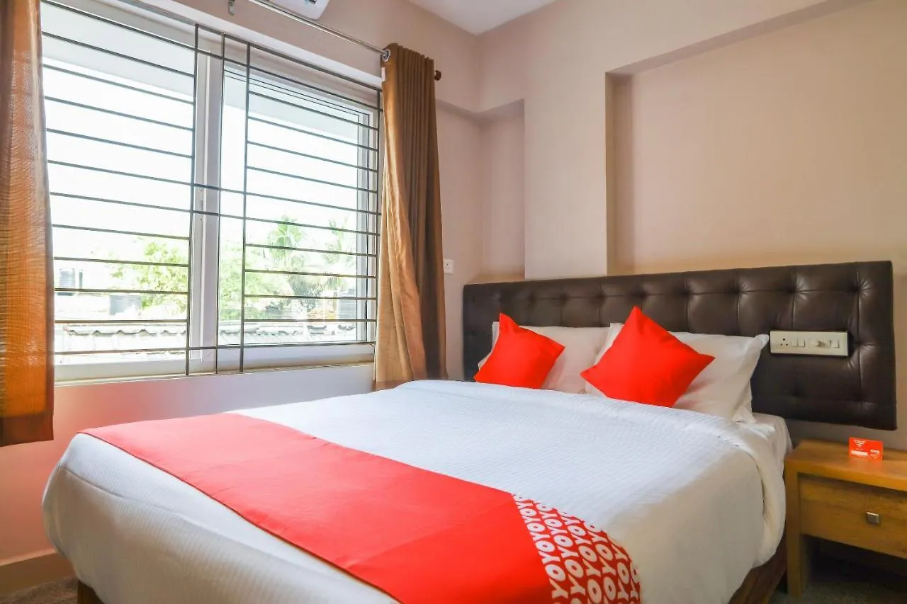 ***  Oyo 69052 Crystal Residency Hotel Kakkanad India