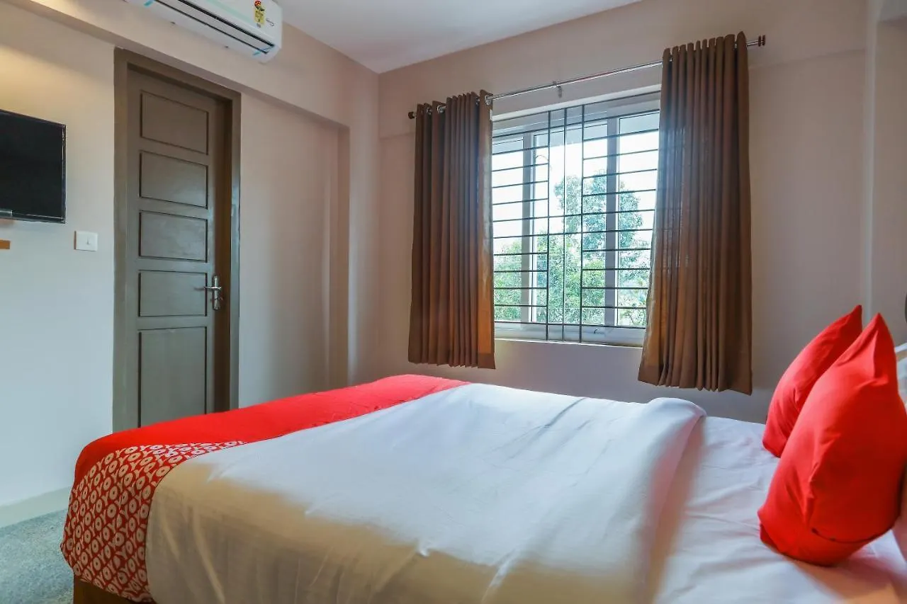 Oyo 69052 Crystal Residency Hotel Kakkanad 3*, Kochi India