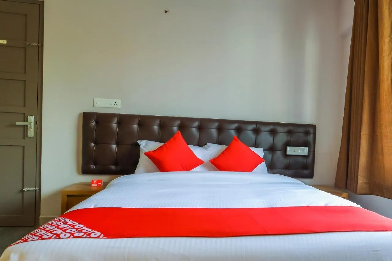 Oyo 69052 Crystal Residency Hotel Kakkanad