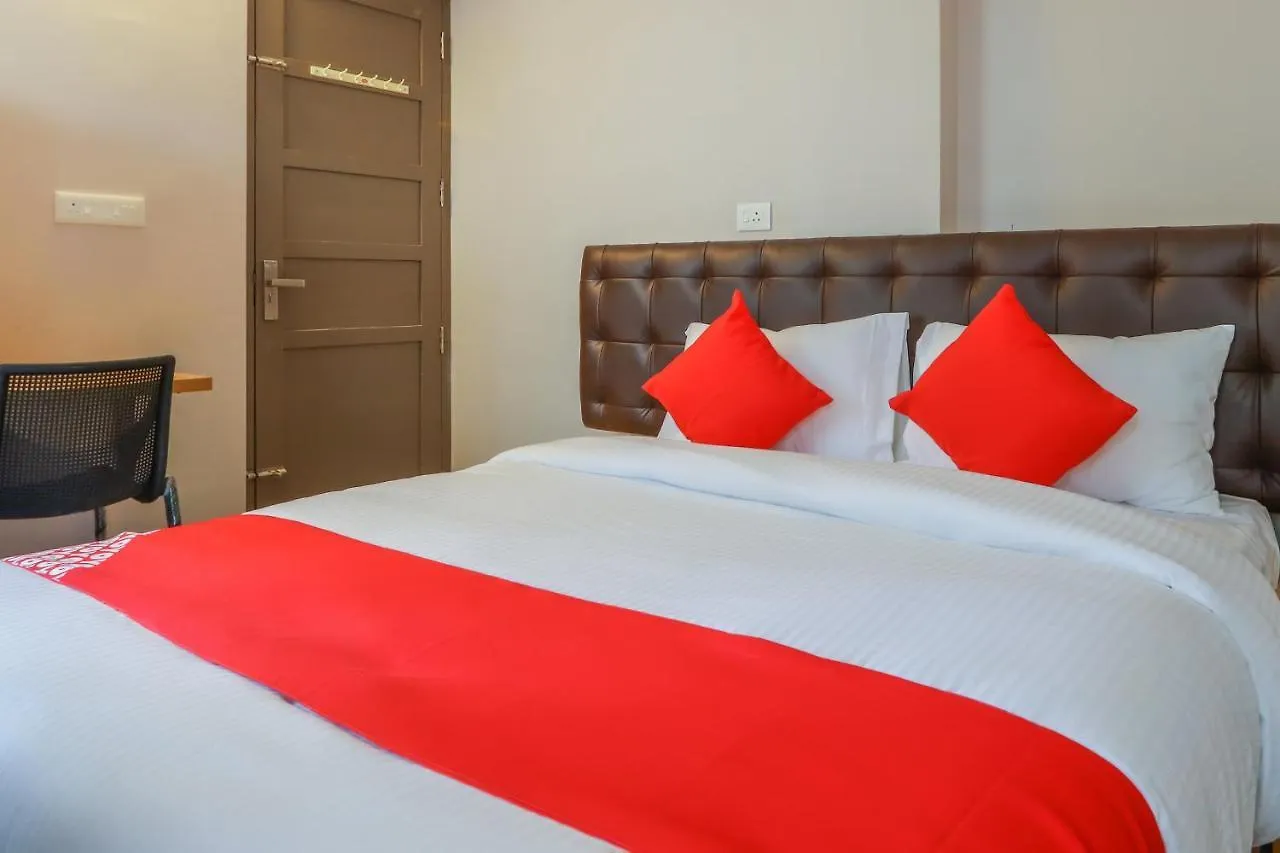 Oyo 69052 Crystal Residency Hotel Kakkanad Kochi