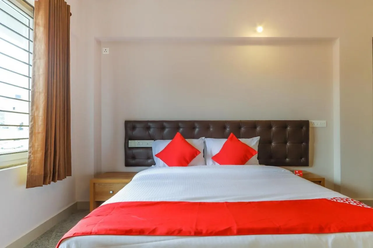Oyo 69052 Crystal Residency Hotel Kakkanad