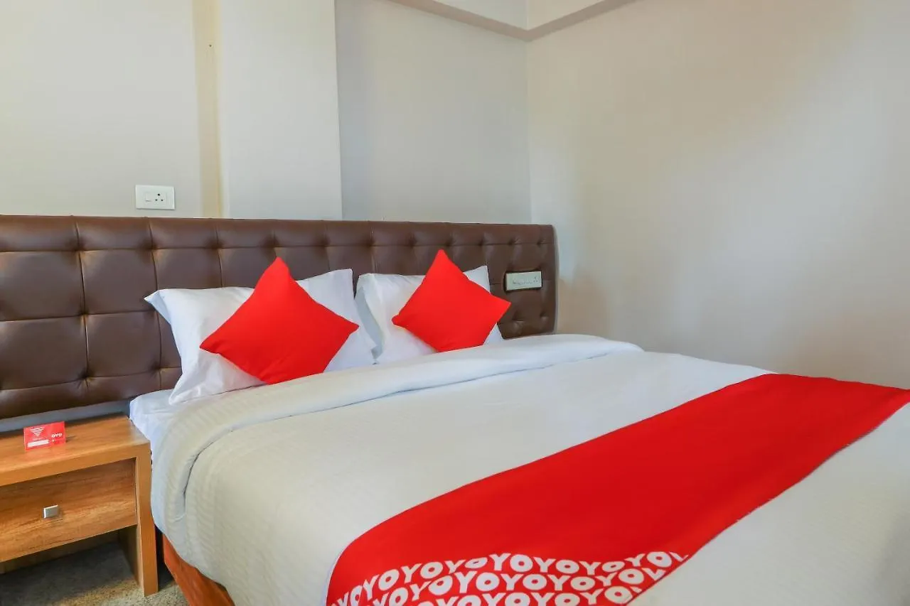 Oyo 69052 Crystal Residency Hotel Kakkanad India