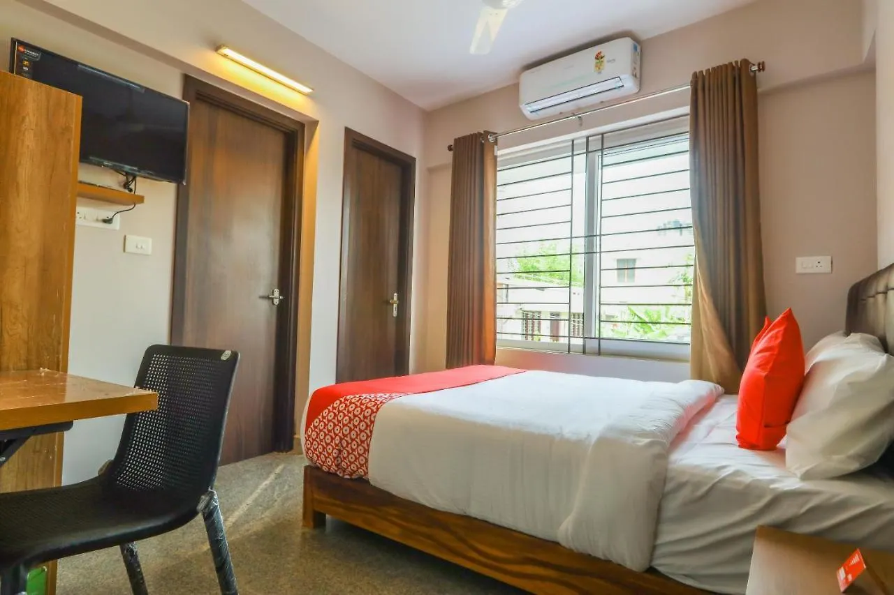 Oyo 69052 Crystal Residency Hotel Kakkanad 3*, Kochi India
