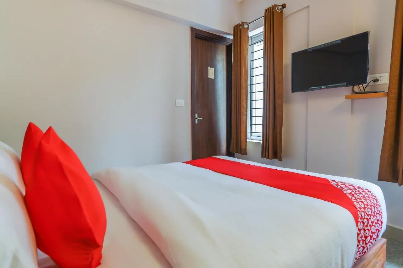Oyo 69052 Crystal Residency Hotel Kakkanad  Kochi