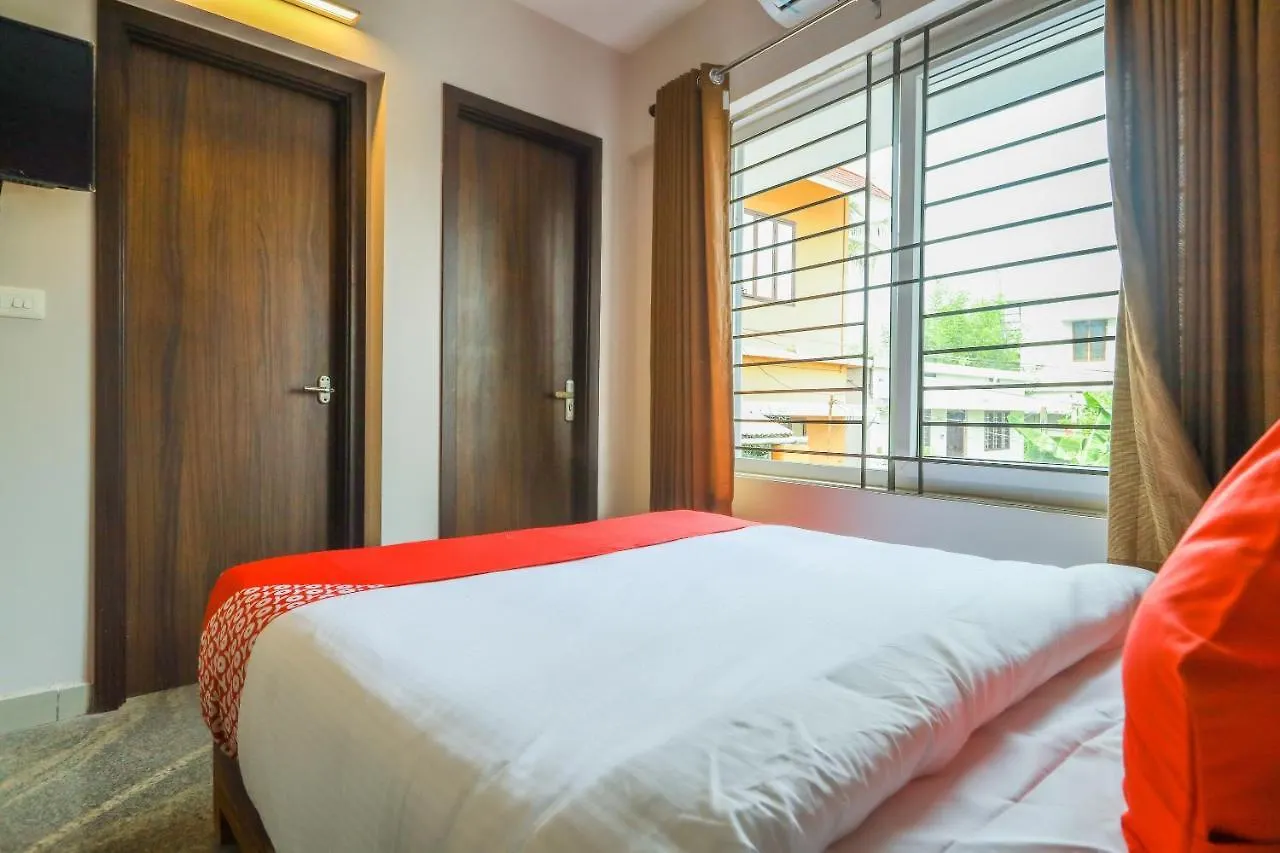 Oyo 69052 Crystal Residency Hotel Kakkanad Kochi