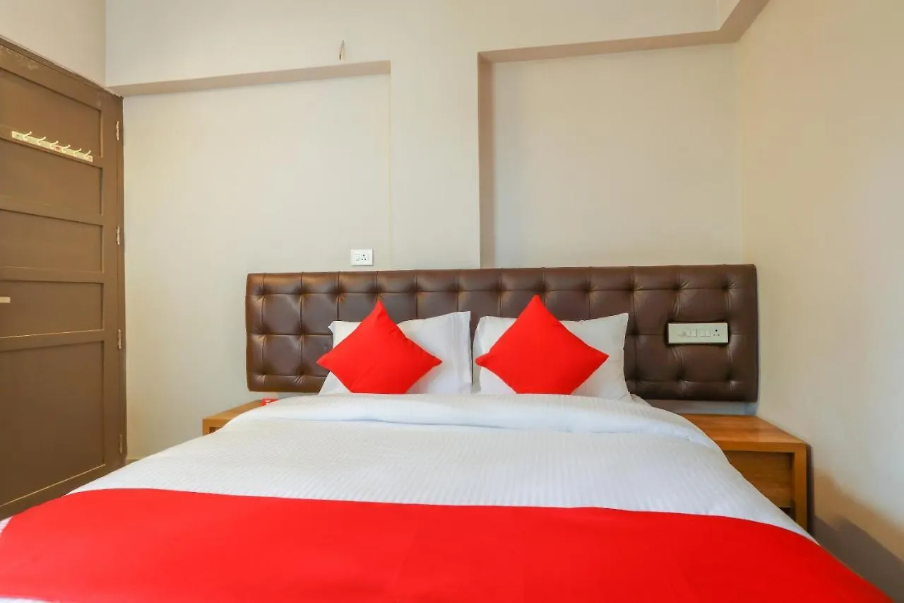 Oyo 69052 Crystal Residency Hotel Kakkanad