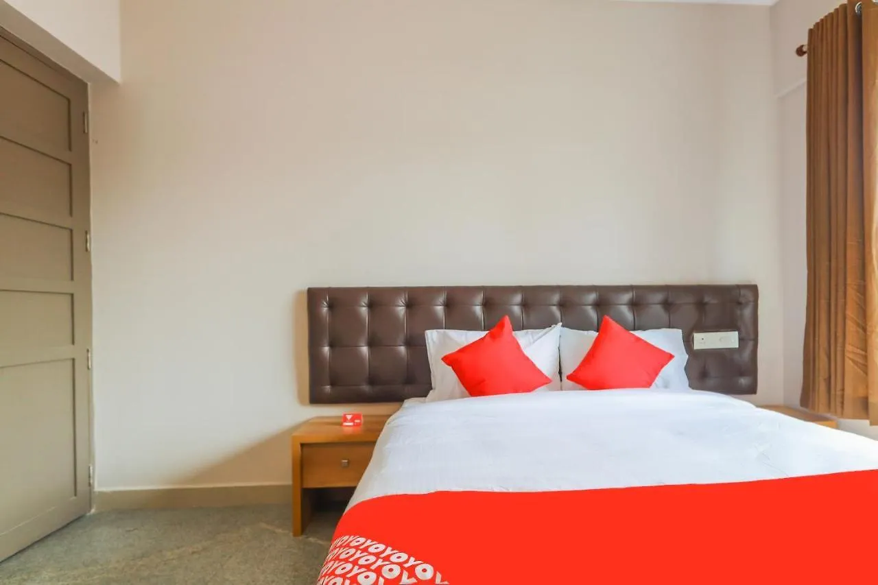 Oyo 69052 Crystal Residency Otel Kakkanad Hindistan