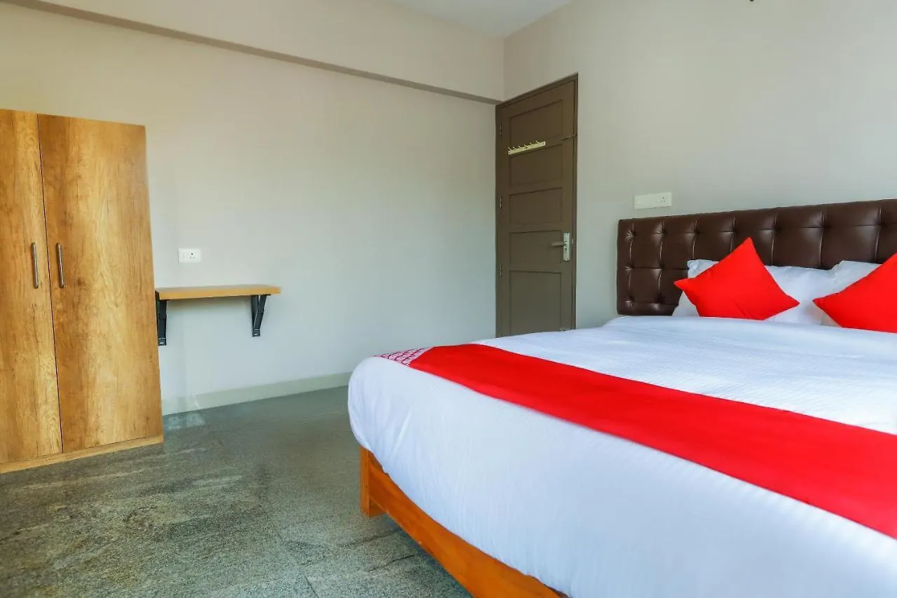 ***  Oyo 69052 Crystal Residency Otel Kakkanad Hindistan