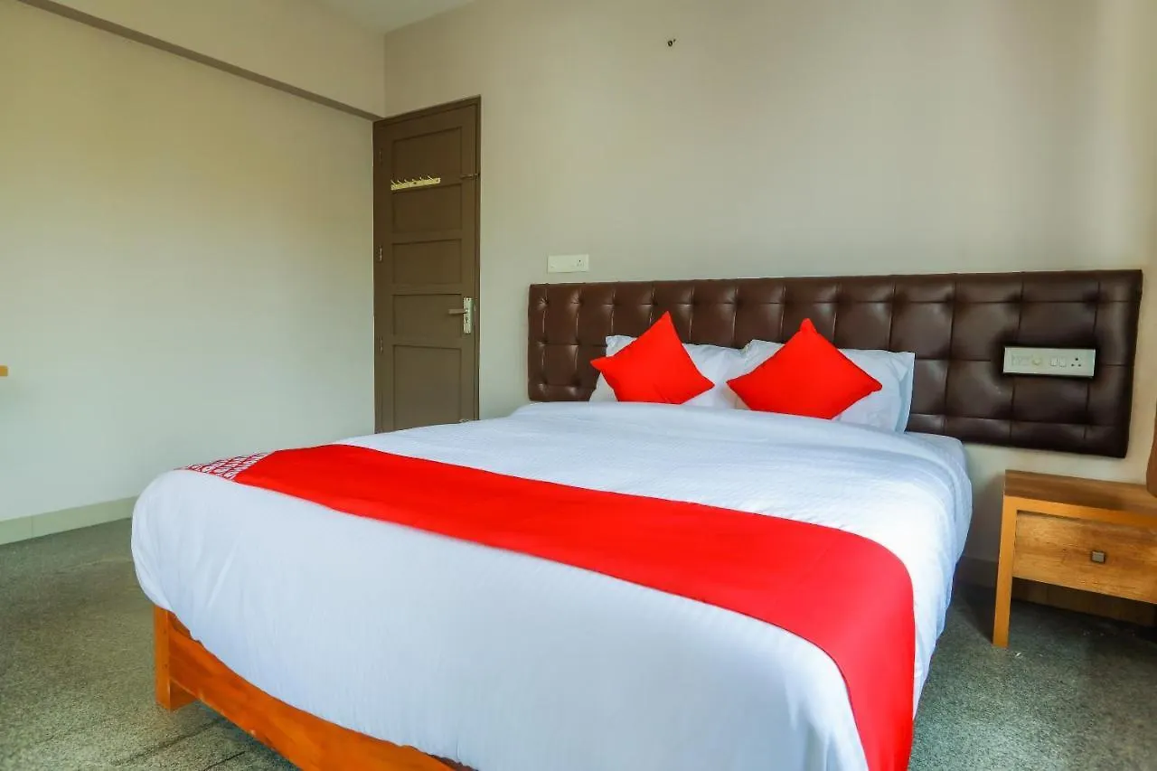 Oyo 69052 Crystal Residency Otel Kakkanad