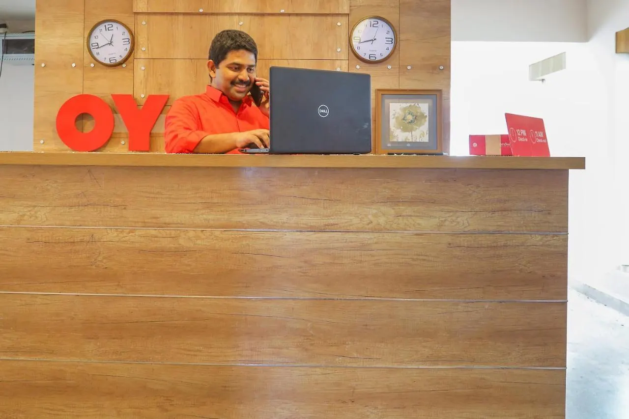 Oyo 69052 Crystal Residency Otel Kakkanad