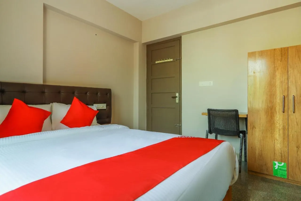 Oyo 69052 Crystal Residency Otel Kakkanad 3*, Kochi